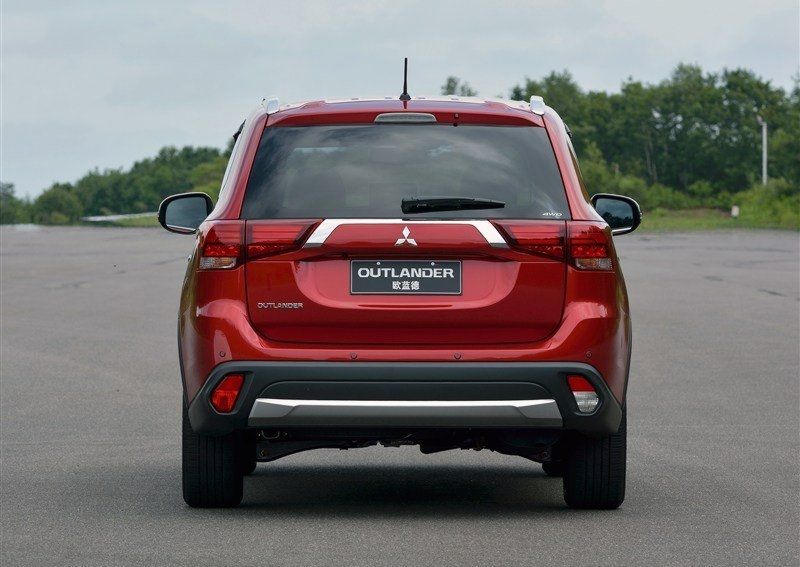 Mitsubishi  Outlander Кроссовер класса J - фото 1